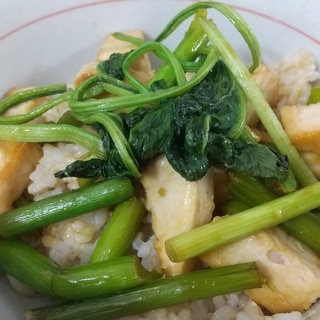 ほうれん草にんにくの芽サラダチキン丼